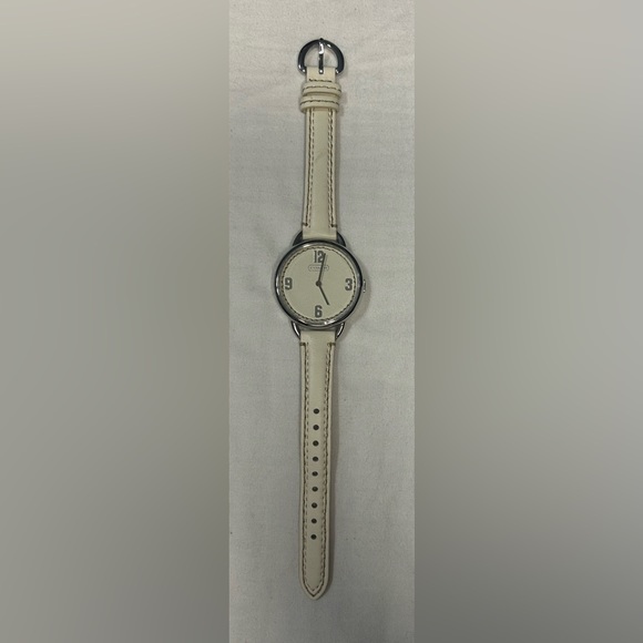 038 JWLRY: Coach leather wristwatch - Picture 2 of 6